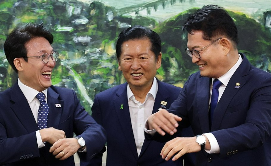 [속보]당대표? 진보층서 정청래42.7%·김민석27.3%-미디어토마토