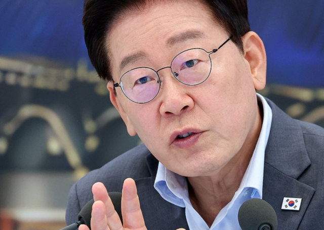 [속보]李 대통령 ‘잘 못한다’ 53.6%, ‘잘한다’는 42% 그쳐-비전코리아