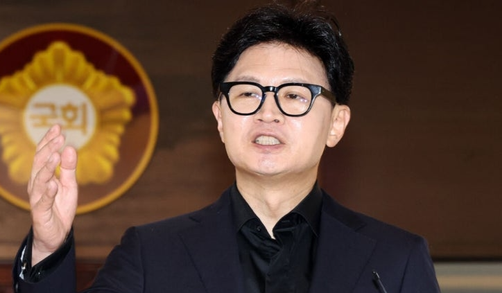 한동훈, 김민석을 짖는 개에 비유… “짖어놓고 물 용기 없어서 경찰 동원”