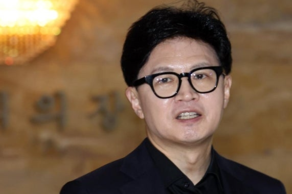 한동훈, 또 김민석 직격 “ 계엄날 도망간 김민석…민주당 대표 볼수록 잘 뽑았다”