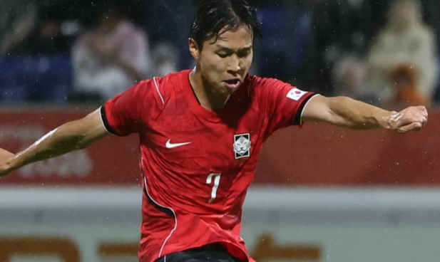 [속보]한국,카타르에 4-1승…엄지성 해트트릭