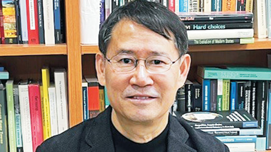 “한국 민주주의 위기, 개헌 넘어 운영원리서 해답 찾아야”