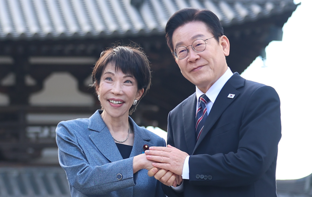 이 대통령·다카이치 총리 ‘석별악수’ 세 번… ‘실리위주 협력’ 공유