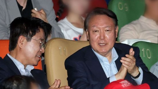 [속보]경찰, 윤석열 체포 저지 과정 담긴 ‘비화폰 서버’ 확보