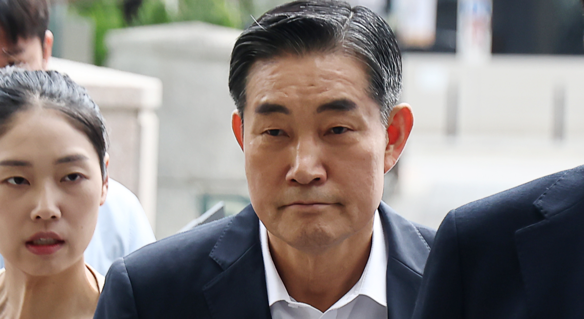 특검, ‘계엄 정당화 메시지 전달 의혹’ 신원식 첫 조사